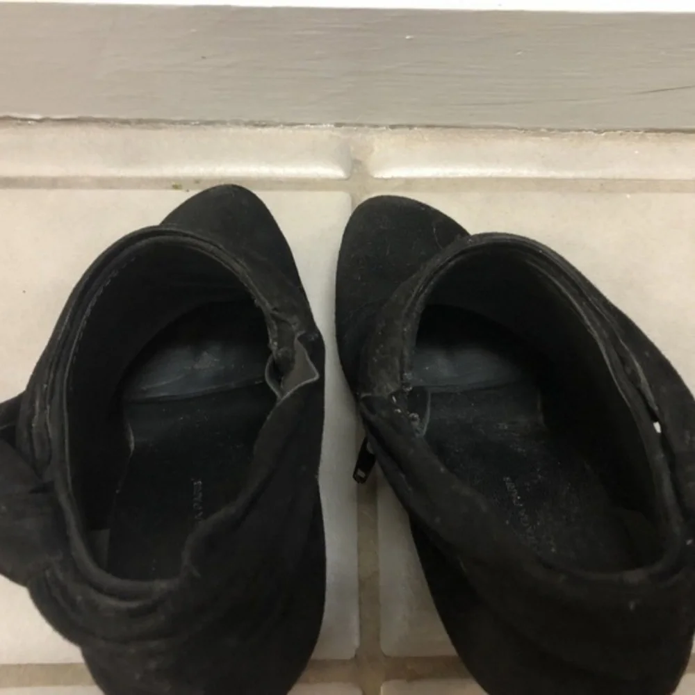 BALENCIAGA sz 37 BOW Black Suede BOOTIES HEELS